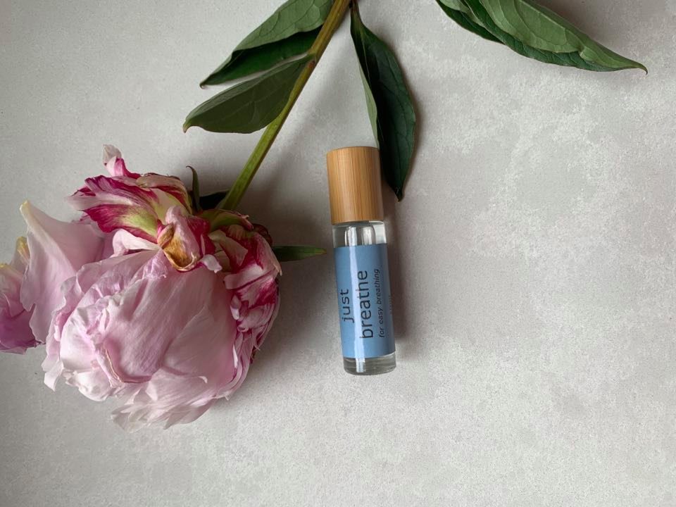 10ml bamboo and glass essential oil roller bottle for better breathing.